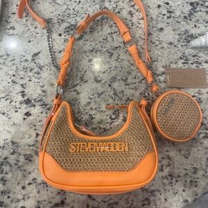 STEVE MADDEN SWEET MANDERINE
BDARYLL
CROSSBODY